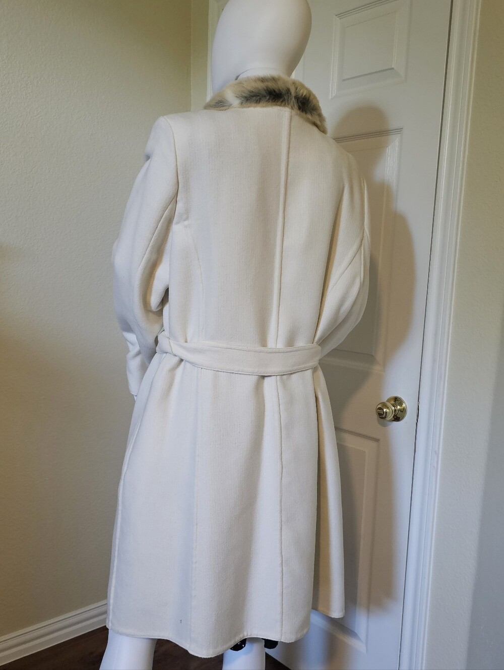 NWT Alfani Women's Cream Wrap Coat with Faux Fur Collar - Picture 4 of 4